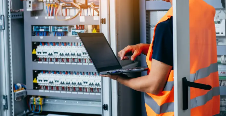 Chuyên nhận thay LCD, HMI…